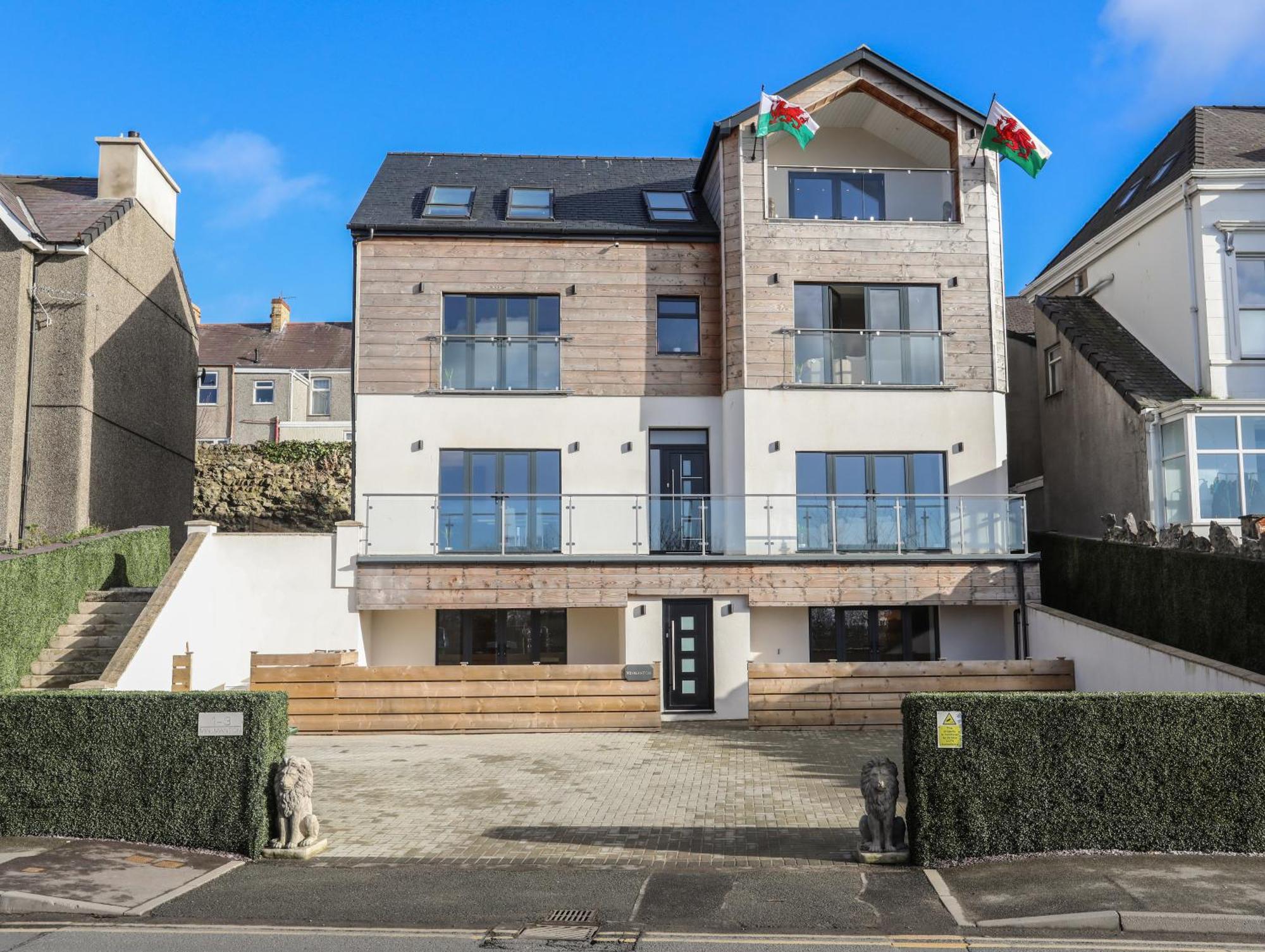 Bryn Min Manton Penthouse Apartment *